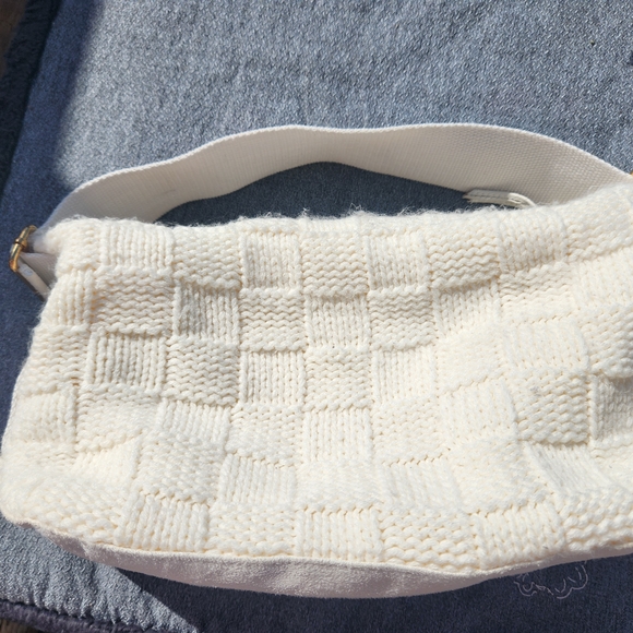 Cozy Checkerboard Knit Shoulder Bag - Chic Ivory Woven Texture - Picture 7 of 10